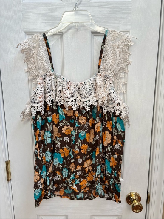 Cato Tops - Cato Woman’s  Lace Crochet Trim Floral Top w/ Back Tie Size XL, EUC